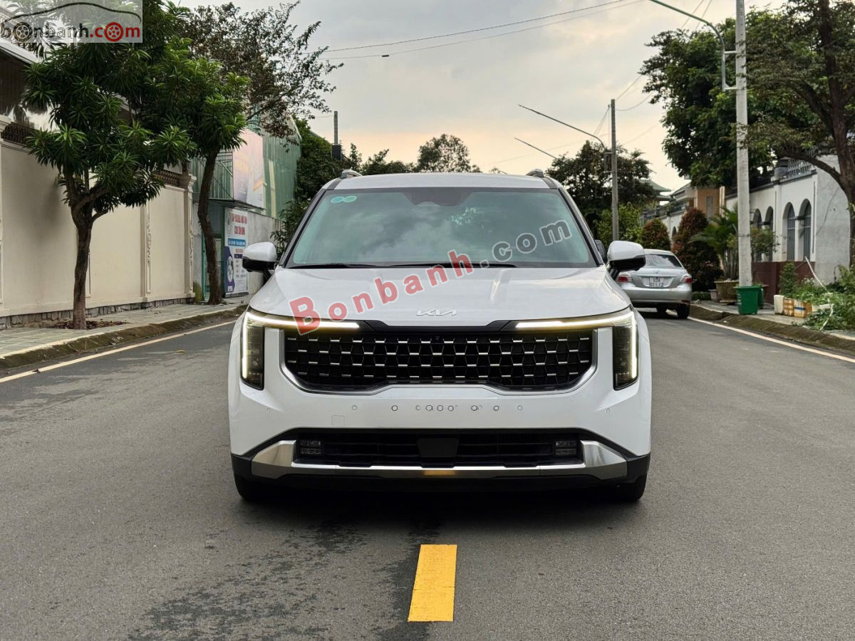Xe Kia Carnival Premium 2.2D 8S 2024